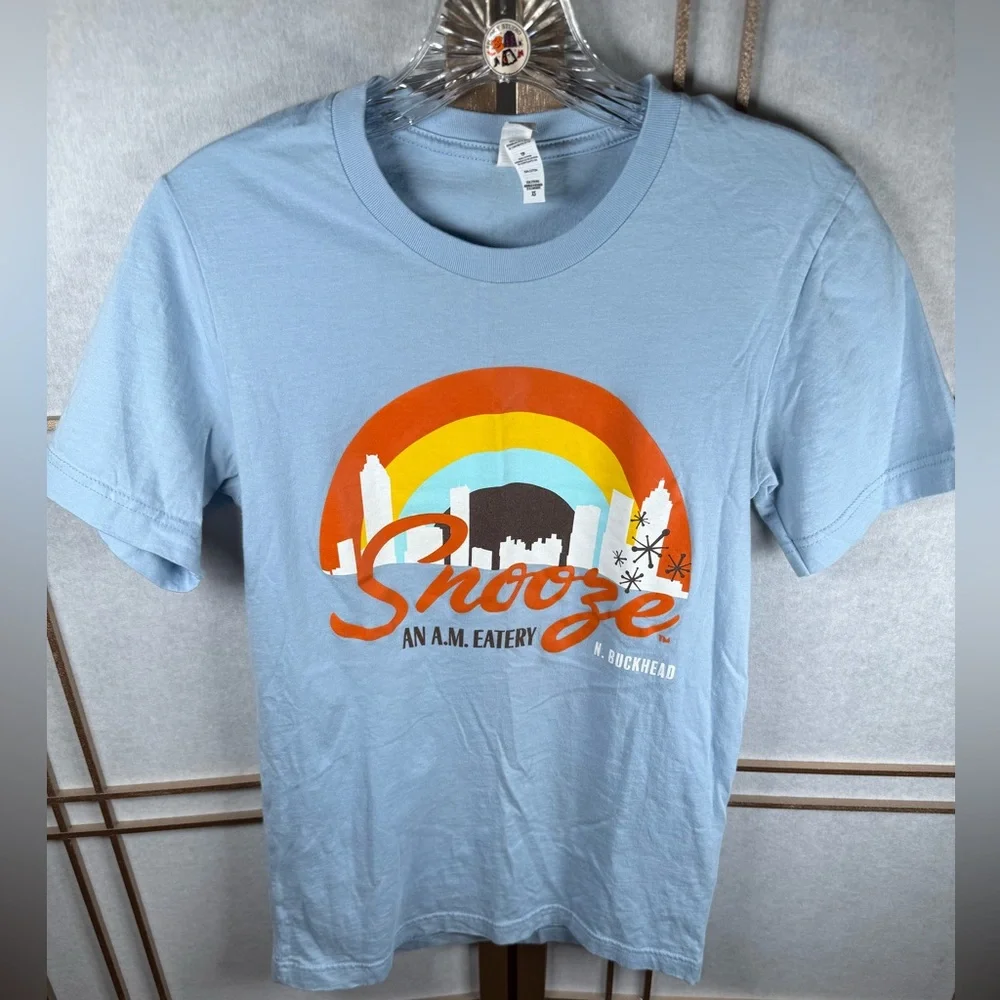 Blue SNOOZE AM Eatery T-Shirt with Rainbow Graphic - Men’s Size XS Extra Small - Picture 1 of 7
